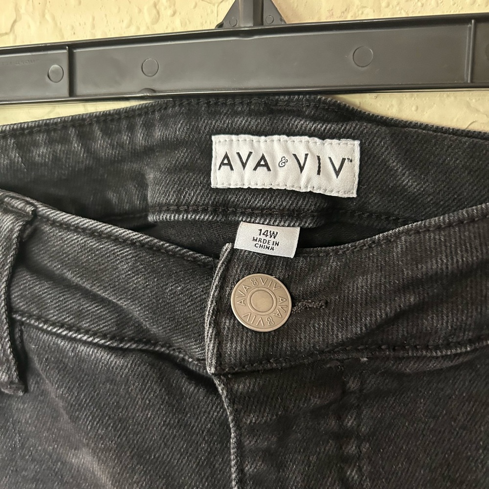 Ava & Viv black denim Bermuda shorts, size 14W - Picture 3 of 3